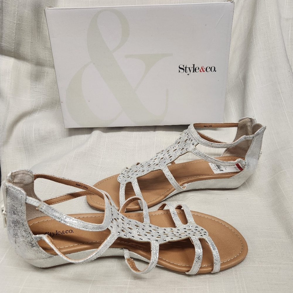 Style & Co Blayzes Flat Silver T Strap Sandals